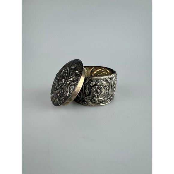 Antique Trinket Box - Silver Repousse Pill Box with Floral Design - 19 Grams - Picture 1 of 6